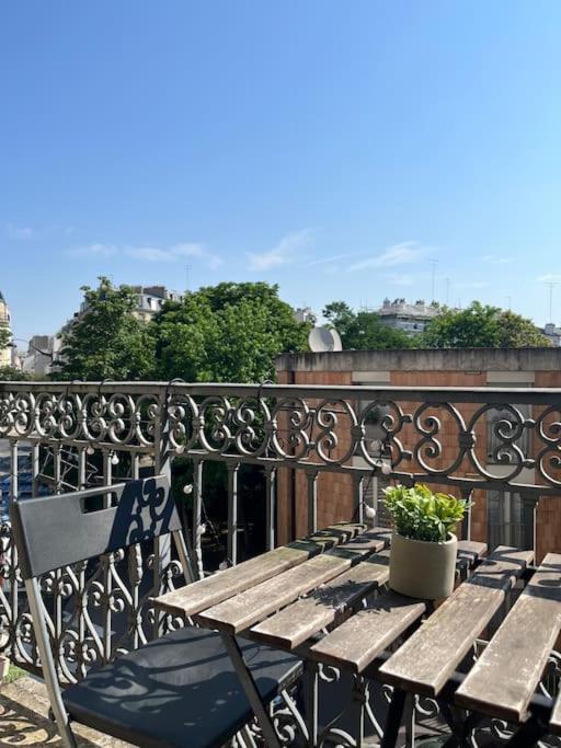 Beautiful Apartment With Balcony París Exterior foto