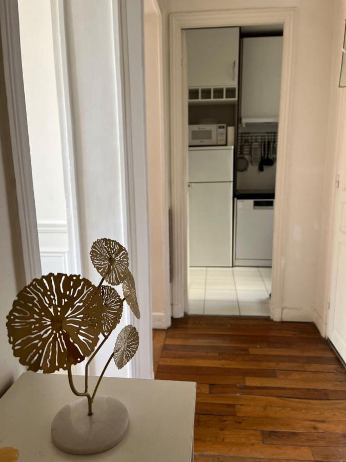 Beautiful Apartment With Balcony París Exterior foto